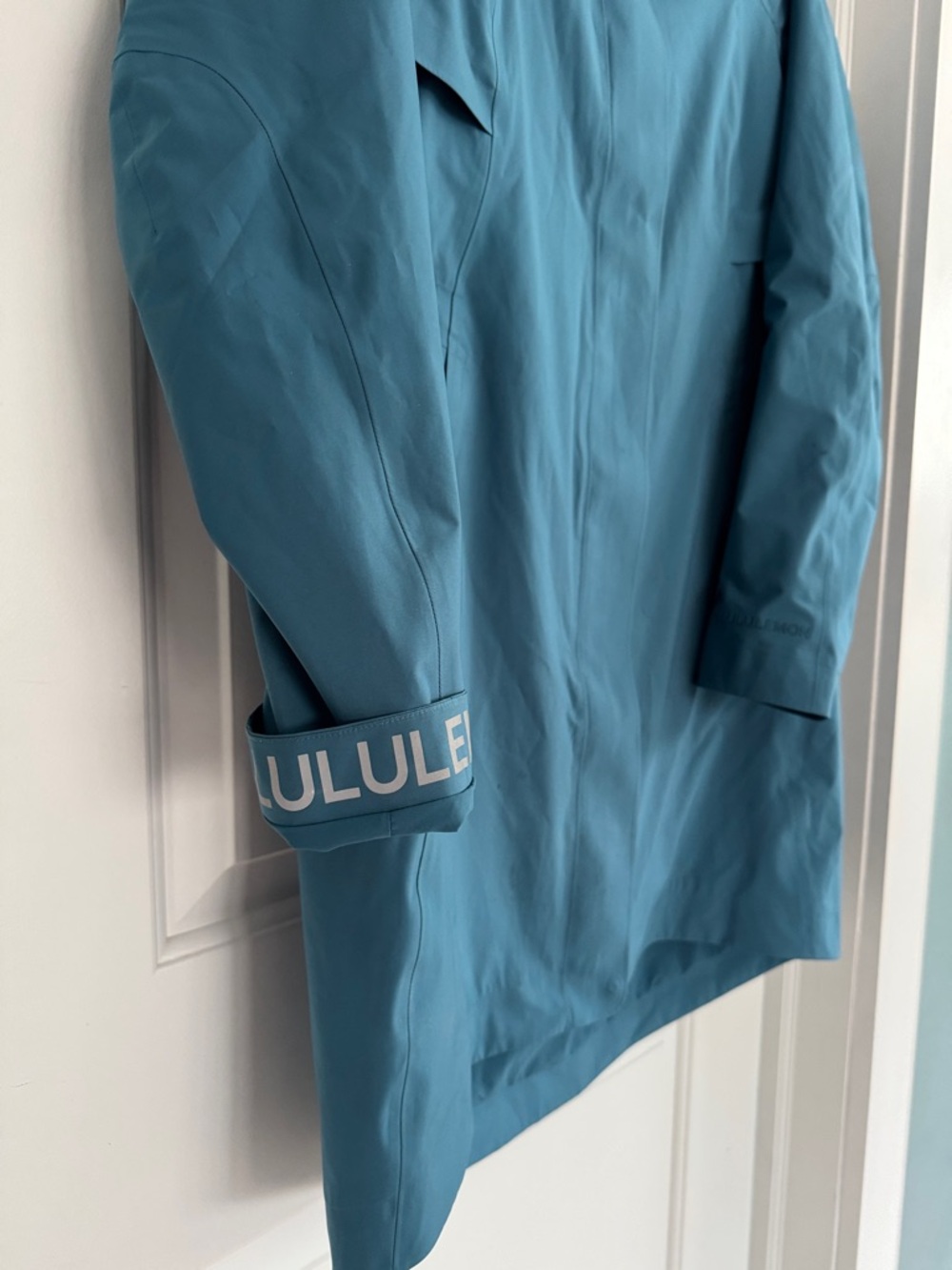Lululemon Rain Rebel Jacket Waterproof size 10 Capture Blue - Picture 6 of 15